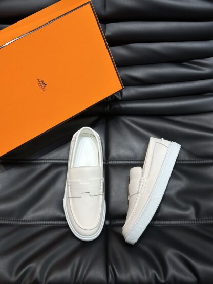 Hermès classic men's off-white soft and durable casual loafers - Image 2