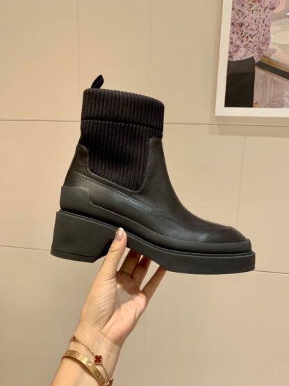 Hermes autumn and winter comfortable leg-modifying black short boots