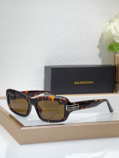 Balenciaga fashion sunglasses - Image 2