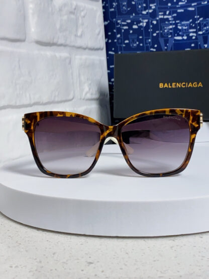 Balenciaga fashion sunglasses - Image 3