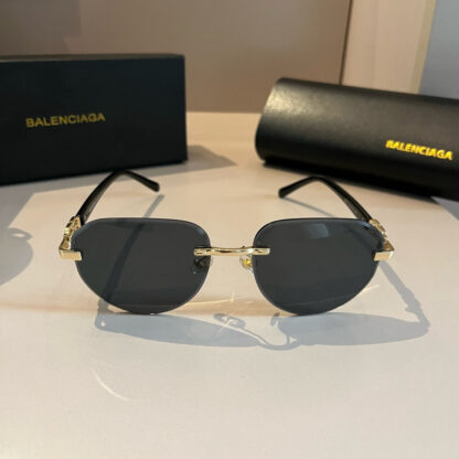 Balenciaga fashion sunglasses - Image 3