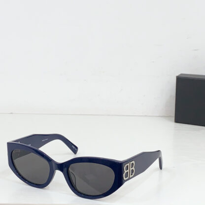 Balenciaga fashion sunglasses - Image 2