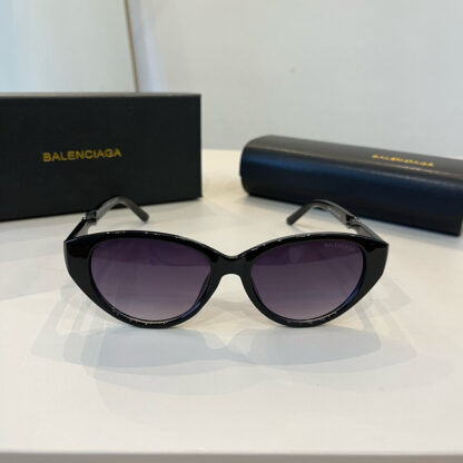 Balenciaga fashion sunglasses - Image 3
