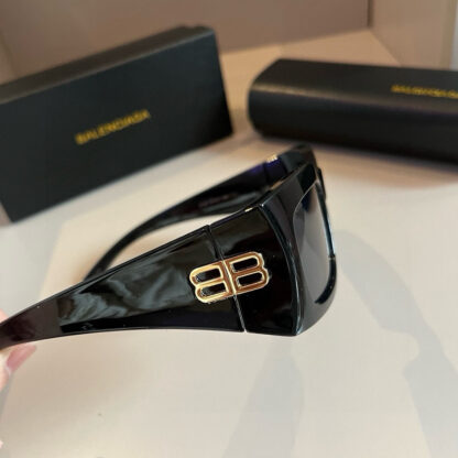 Balenciaga fashion sunglasses - Image 3
