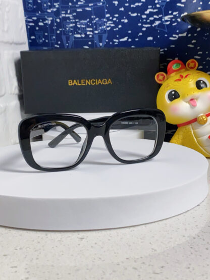 Balenciaga fashion sunglasses - Image 2