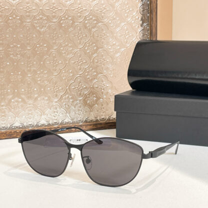 Balenciaga fashion sunglasses - Image 2