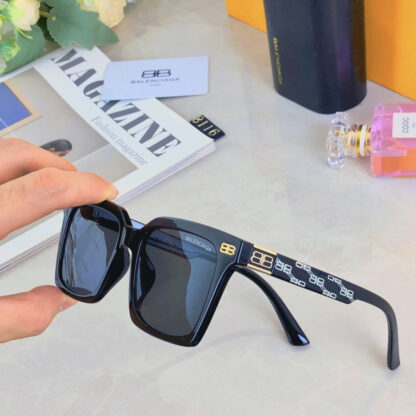 Balenciaga fashion sunglasses - Image 2