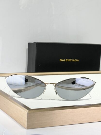 Balenciaga fashion sunglasses - Image 2