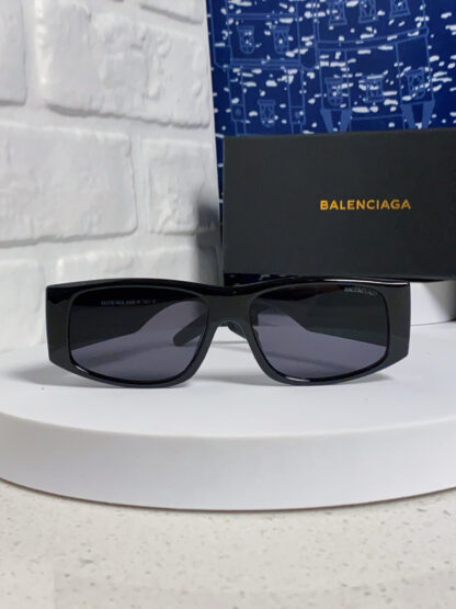 Balenciaga fashion sunglasses - Image 3