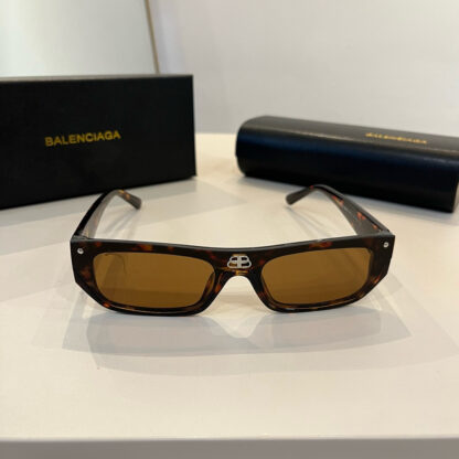 Balenciaga fashion sunglasses - Image 3
