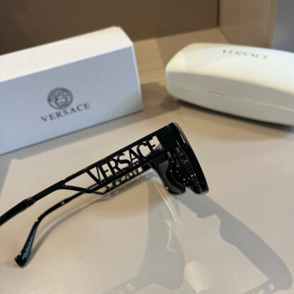 Versace fashion trend sunglasses - Image 2