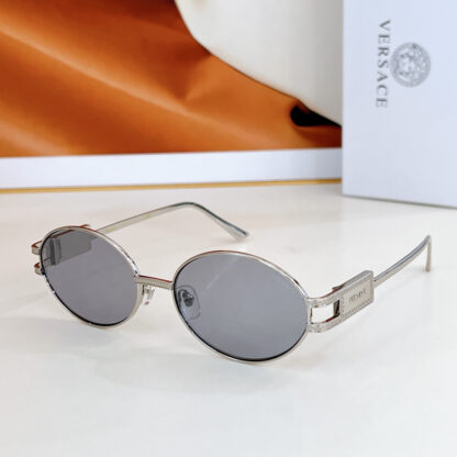 Versace fashion trend sunglasses - Image 2