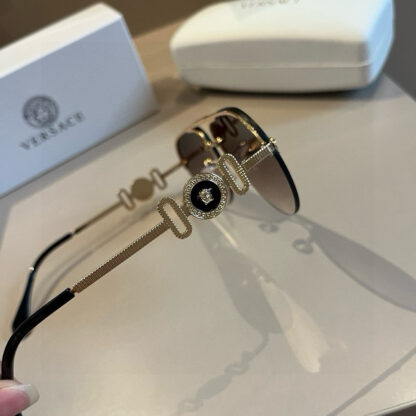 Versace fashion trend sunglasses - Image 2