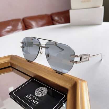 Versace fashion trend sunglasses - Image 2