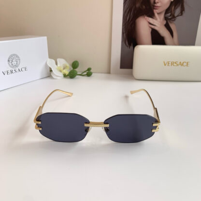 Versace fashion trend sunglasses - Image 2
