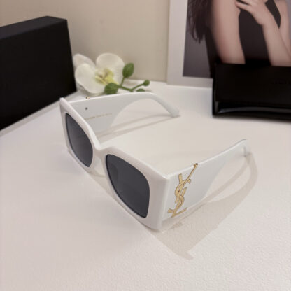 Yves Saint Laurent fashion sunglasses - Image 2