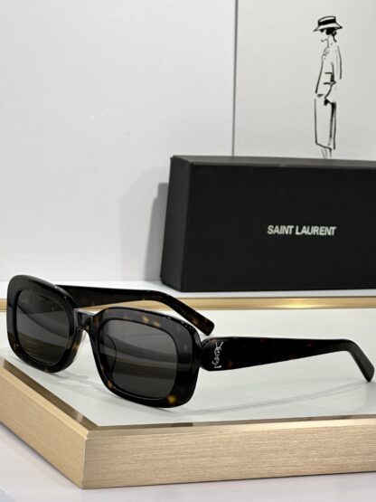 Yves Saint Laurent fashion sunglasses - Image 3
