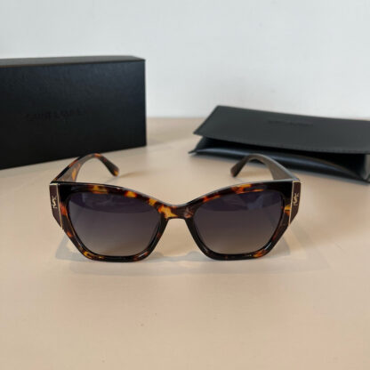 Yves Saint Laurent fashion sunglasses - Image 3