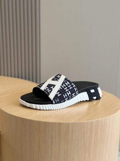 Hermès men's ultra-light and comfortable black and white slippers - Image 2