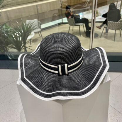 Dior straw hat with large brim and colorblock pattern - Image 3