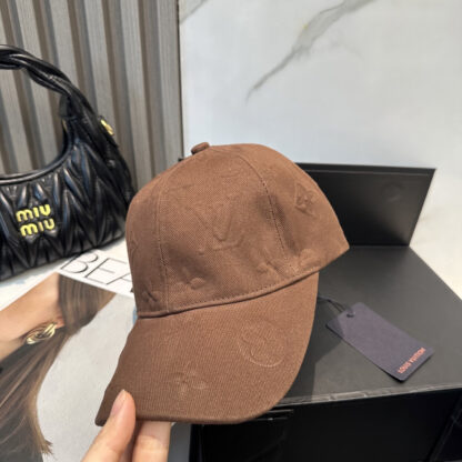 Louis Vuitton versatile fashion baseball cap - Image 2