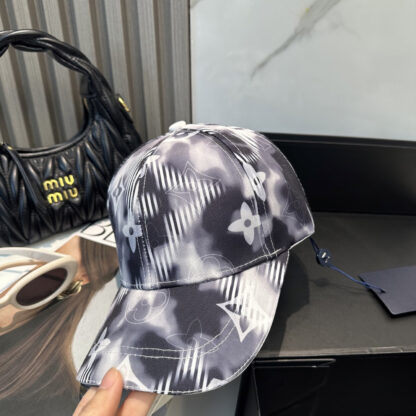 Louis Vuitton versatile fashion baseball cap - Image 2
