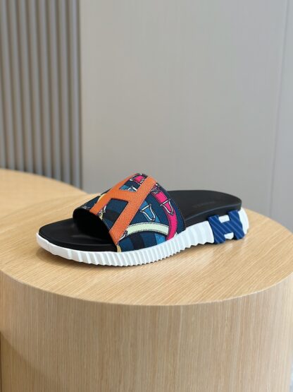 Hermès men's ultra-light and comfortable orange and blue color matching slippers - Image 2