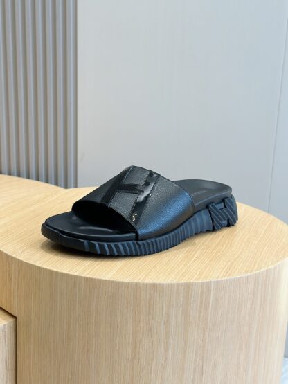 Hermès Men's Black Ultra Light Comfort Slippers - Image 2