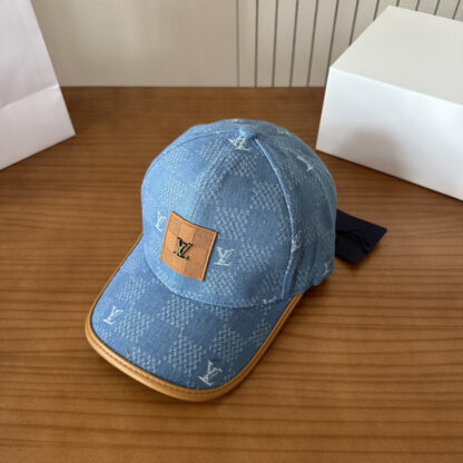 Louis Vuitton lightweight breathable baseball cap for men and women - Image 2