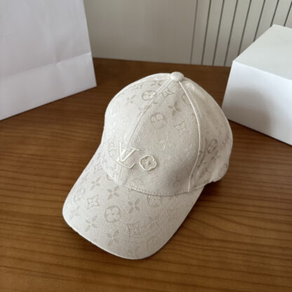 Louis Vuitton lightweight breathable baseball cap for men and women - Image 2