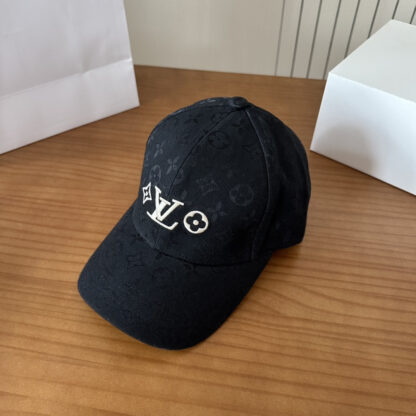 Louis Vuitton lightweight breathable baseball cap for men and women - Image 2
