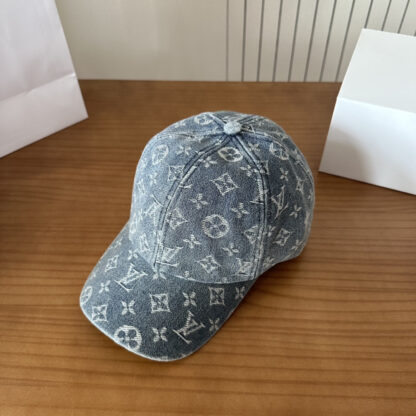 Louis Vuitton lightweight breathable baseball cap for men and women - Image 3