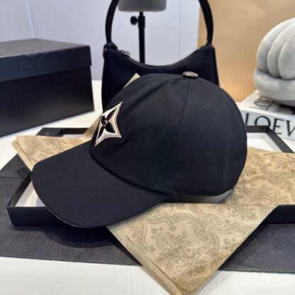 Louis Vuitton jacquard craftsmanship depicts the full-body Monogram pattern baseball cap - Image 2