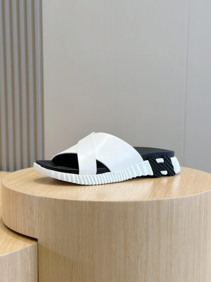 Hermès White Men's Cross Ultra Light Comfort Slippers - Image 2