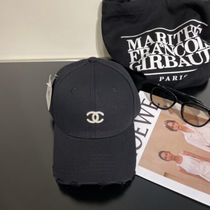 Chanel simple embroidered baseball cap