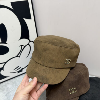 Chanel simple and elegant equestrian hat - Image 2