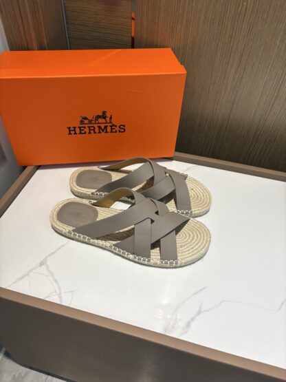 Hermès men's versatile, comfortable, non-slip gray casual slippers - Image 2