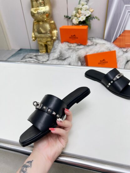 Hermès Spring/Summer new black flat sandals with 1cm heel height - Image 2
