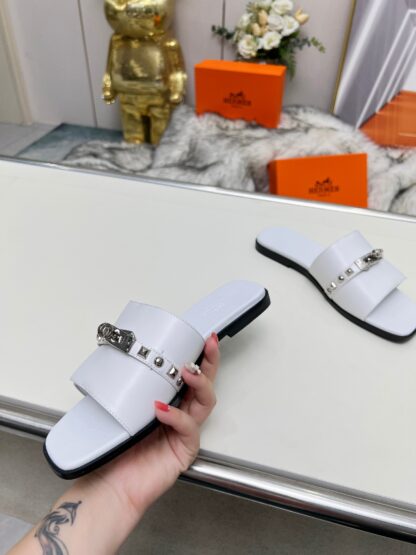 Hermès Spring/Summer new white flat sandals with 1cm heel height - Image 2