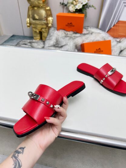Hermès new spring and summer red flat sandals with a heel height of 1cm - Image 2