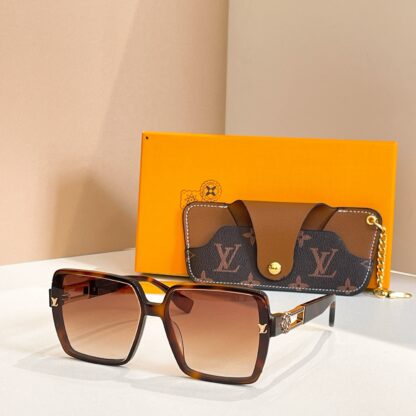 LOUIS VUITTON Fashion Sunglasses - Image 3