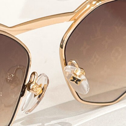 LOUIS VUITTON Fashion Sunglasses - Image 3