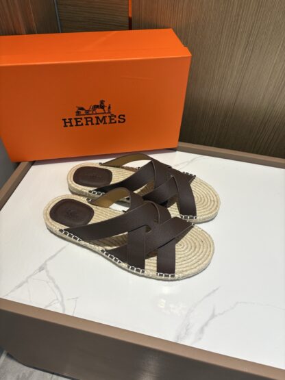 Hermès men's versatile, comfortable, non-slip dark brown casual slippers - Image 2