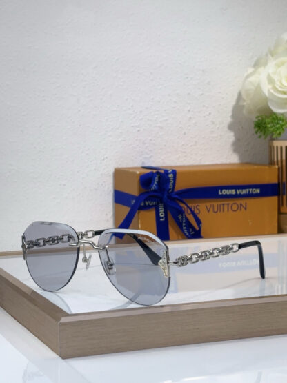 LOUIS VUITTON Fashion Sunglasses - Image 3