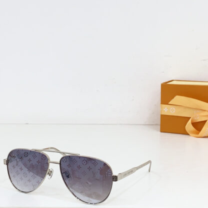 LOUIS VUITTON Fashion Sunglasses - Image 3