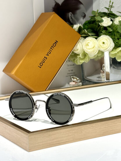 LOUIS VUITTON Fashion Sunglasses - Image 3