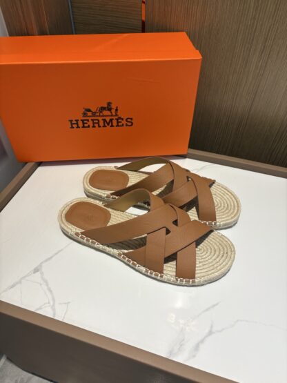 Hermès men's versatile, comfortable, non-slip brown casual slippers - Image 2