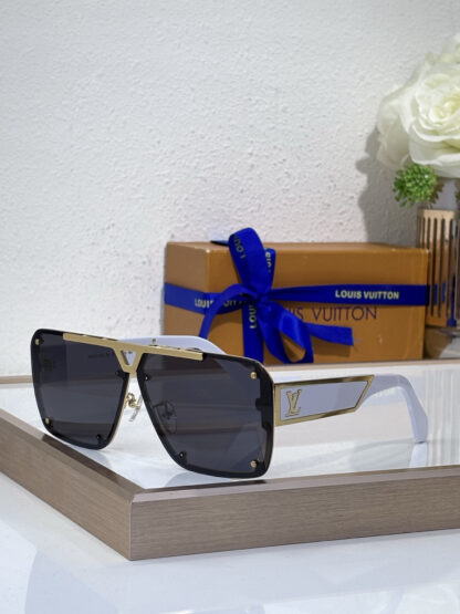 LOUIS VUITTON Fashion Sunglasses - Image 3