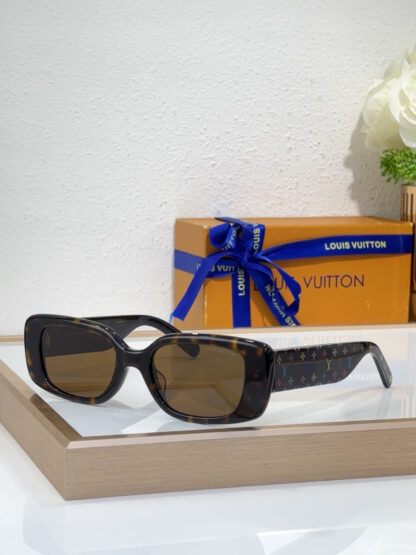 LOUIS VUITTON Fashion Sunglasses - Image 3