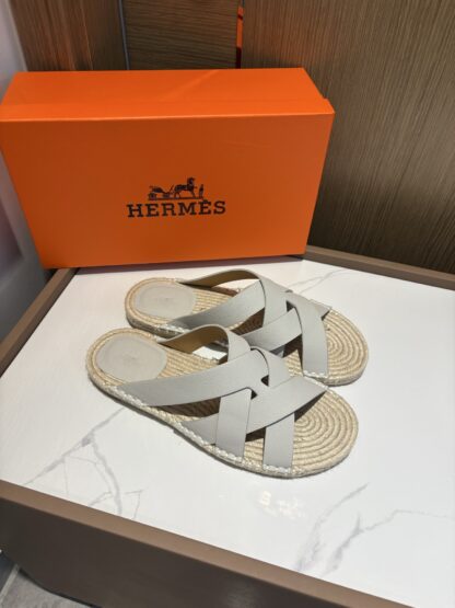 Hermès men's versatile, comfortable, non-slip light gray casual slippers - Image 2